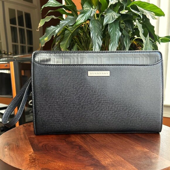 BURBERRY Grainy Calfskin Geo Wristlet Black